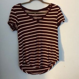 American Eagle v neck shirt